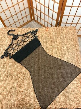 Black Wall-Mount Jewelry Mesh Organizer with Decorative Hook Hang Earrings